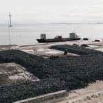 Ny Limfjordskaj indviet med fundamentbeskyttelse til havvind-mølleparkerne i Nordsøen foto: Thyborøn Havn