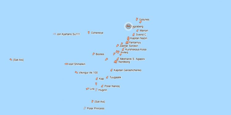 Makrellen har flyttet sig nordvest over og den pelagiske flåde er fulgt efter - snapshot Marinetraffic