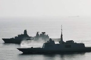 Kritisk infrastruktur, havmiljøet og styrket kampkraft er i fokus, når forsvarsminister Troels Lund Poulsen her og nu vil styrke den danske flåde i en kommende flådeplan. Derudover rummer flådeplanen også et langsigtet spor med forberedelse af beslutninger om fregatbygning og flådebygningskapacitet. foto: Forsvarsministeriet