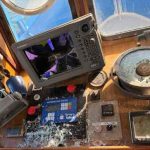 Navigations- og styringsudstyr i arbejdsskibets styrehus er blevet omfattende beskadiget. Pedersen Line ApS