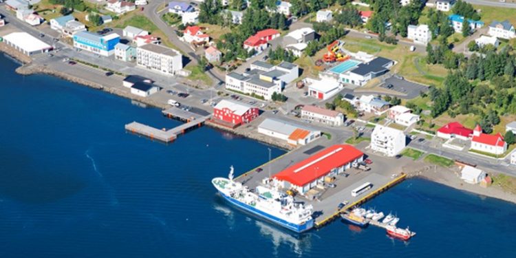 den sidste landing til selskabets fabrik i Neskaupstaður tidligere på ugen, da »Beitir« lagde til og leverede 2.000 tons blåhvilling.
