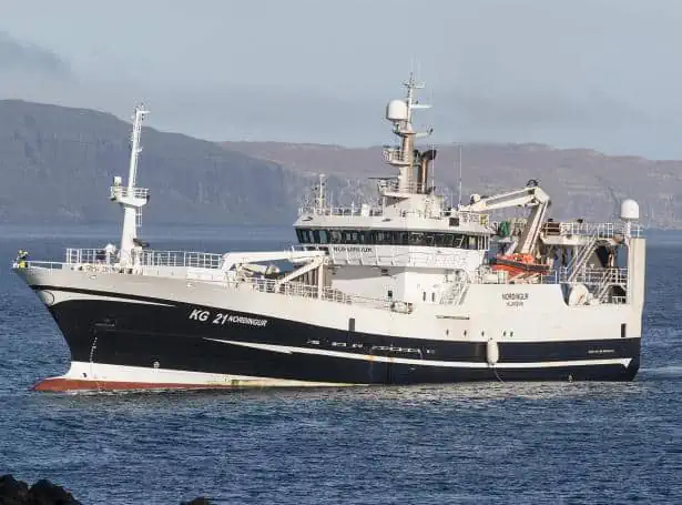 Read more about the article Færøerne: Trawlerne har rigget om til fiskeri efter blåhvilling