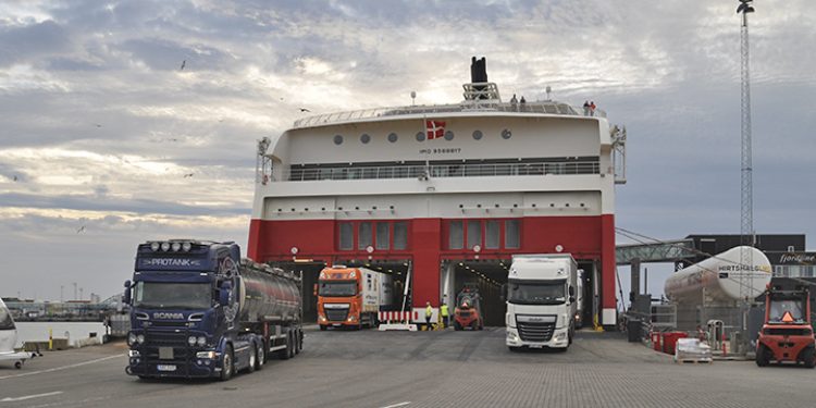 Mens mange er mærket af coronakrisen, er det ikke tilfældet for godstrafikken over havnen i Hirtshals