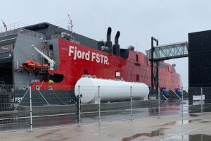 Katamaranfærgen Fjord FSTR er endelig ankommet til Hirtshals Havn foto: Hirtshals Havn