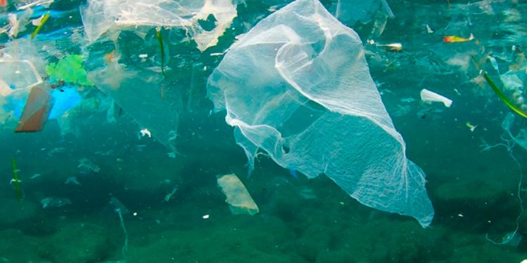 Norske fiskere tager også kampen op mod plast- og havfald foto: plast - fabLabatSchooldk