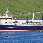 Grønlandske Polar Princess landede i ugen en last på 1000 tons frossen makrel, som de har fisket i internationalt farvand nord for Færøerne. Da de havde landet tog de tilbage på fiskeri efter makrel. foto: Kiran J