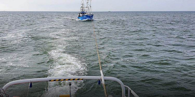 Tyske redningsfolk kommer fiskere til undsætning ud for Øen Sild