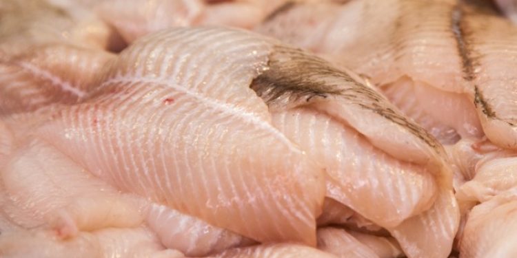 Danskerne køber mere fersk fisk i supermarkedet. Foto Hvide Sande Røgeri