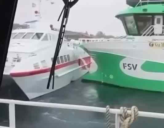 Read more about the article Norge: Service-fiskefartøj rammer Passagerbåd i havnen