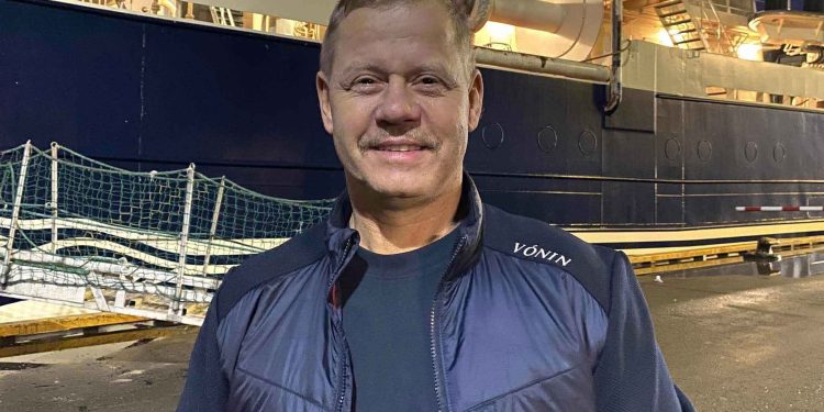 Den islandske trawler »Beitir«, der er én af islands største og mest moderne pelagiske trawlere, har nu præcision til søs med Vónins fuldt kontrollerbare Twister-trawldøre. Det skete da trawleren drog ud til årets makrelsæson pg for skipper ombord, Tómas Kárason, var effekten mærkbar med det samme. foto: vonin