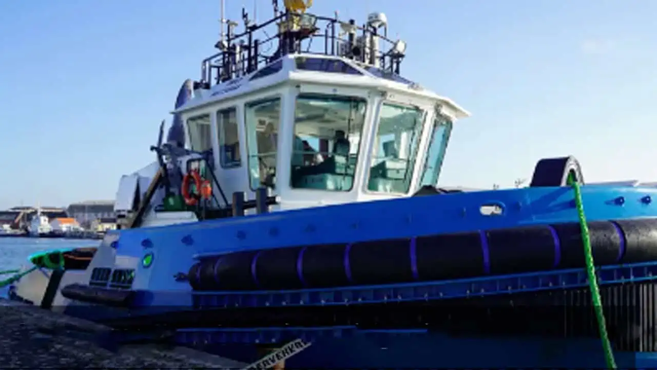 Read more about the article Ny kraftfuld slæbebåd skal være med til at  styrke Hirtshals Havn