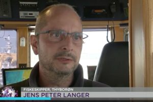 Nogle industrifiskere må nu ligge stille i seks måneder   Snapshot: Jens Peter Langer fra Thyborøn om den øjeblikkelige situation i industrifiskeriet - TVMidtVest