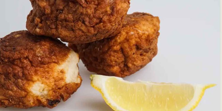 Mens de nye krav først gælder fra 2026, rammer problemet allerede nu danske forbrugere. Fødevarestyrelsen oplyser, at Tenax Sild A/S tilbagekalder en række fiskefrikadeller, fordi der er fundet listeria i produkterne. foto: fødevarestyrelsen