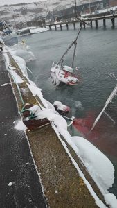 Til gengæld viste det sig hurtigt, at situationen var kritisk for flere andre kuttere ved samme kaj.  foto: Redningsstation Hanstholm 