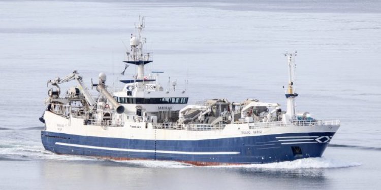 Færøerne: Fiskeriet efter Blåhvilling er koncentreret omkring Færøerne blandt andet med den grønlandske trawler Tasilaq