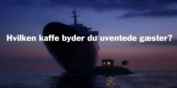 Selvom skipperen på det 135 meter lange fartøj var norsk, blev der ikke udvekslet mange ønsker om »at kigge ind til en kop kaffe«.  foto: Gavalia