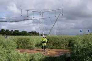 Efter mere end et årti undervejs er den store Vestkyst-forbindelse nu klar til at blive taget i brug. Den 172 kilometer lange 400 kV-højspændingsforbindelse fra Holstebro til den dansk-tyske grænse bliver sat i drift i løbet af marts og april og markerer dermed en vigtig milepæl i udbygningen af det danske elnet. foto Energinet