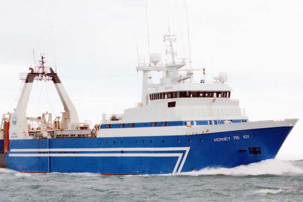Read more about the article Islandske trawlere melder om mange makrel